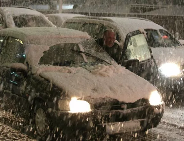 Снегът създаде проблеми за движението в столицата 