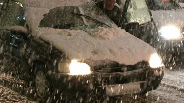 Снегът създаде проблеми за движението в столицата 