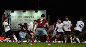 Юнайтед грабна точка с гол в продължението