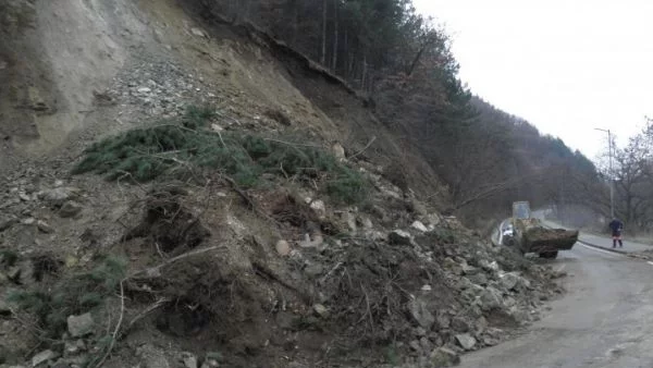 Проблемният участък над Е-79 ще бъде взривен 