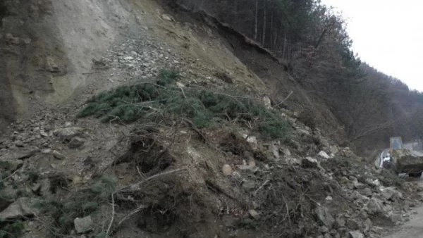  Започна силно активизиране на свлачища в Смолянска област