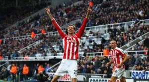 Стоук надви над Евертън в мач със 7 попадения