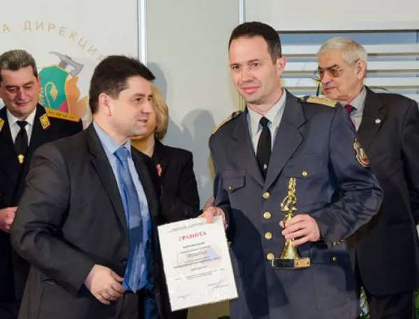 Наградиха "Пожарникар на годината" във Варна