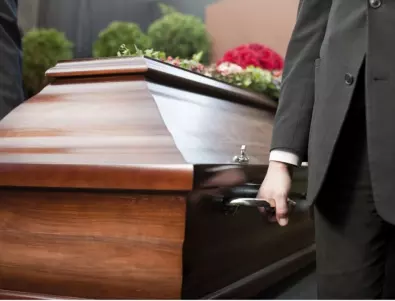Защо в България още няма закон за погребалните фирми?