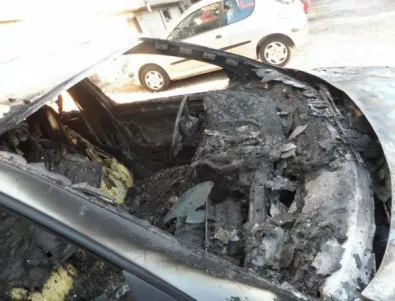 Лек автомобил се е запалил в движение и е изгорял напълно на пътя от Димитровград за Хасково