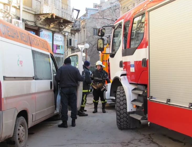 Пожар завладя апартамент в Шумен, 3 деца се спасиха от пламъците 