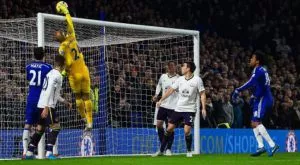 Челси запази статуквото с измъчена победа