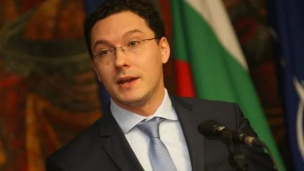 Външният министър Даниел Митов ще се жени