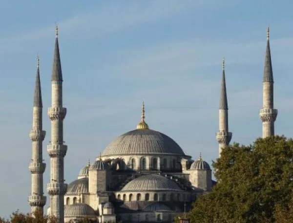 В Турция задържаха 10 души по подозрение за тероризъм