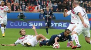 Бордо стопи аванса на Сент Етиен