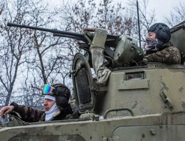 Украйна изтегли 100-милиметровите оръдия от Донбас