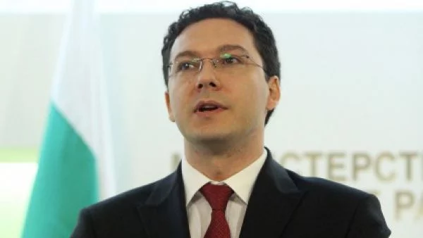 Митов: Отивам в Македония, притеснени сме от липсата на диалог