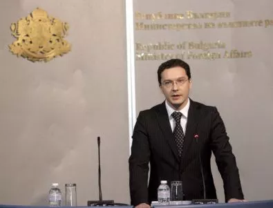 Митов търси подкрепа за запълването на СИК в чужбина за референдума