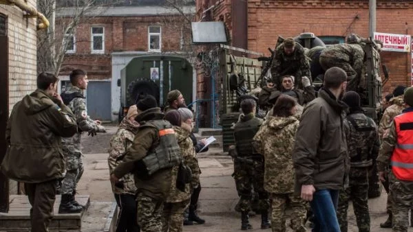 Главният секретар на НАТО иска Русия да изтегли военно оборудване от Украйна