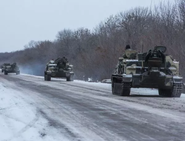 Изтеглят тежките оръжия от Източна Украйна