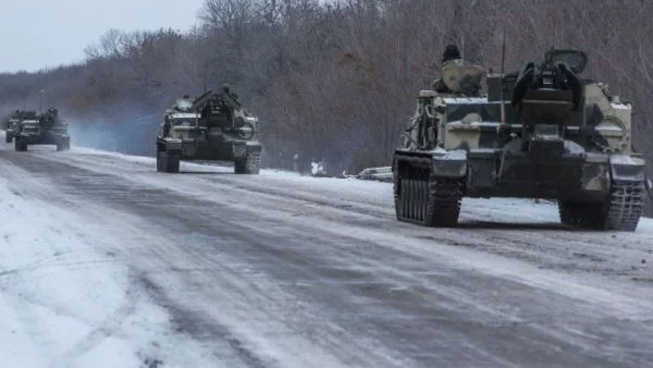 Изтеглят тежките оръжия от Източна Украйна