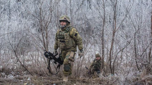 Франция не смята да праща военни инструктори в Украйна