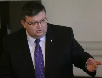 Цацаров с предложение до ВСС за дисциплинарки срещу двама прокурори и следовател