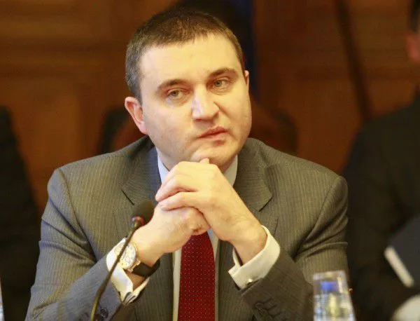 ГЕРБ "успокоява обществото" - дава на Горанов да контролира Цацаров за сделките