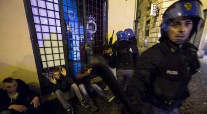 500 хулигани от Фейенорд подлудиха полицията в Рим