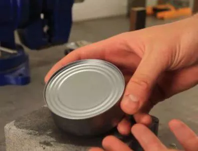 Как да отворите консерва без отварачка!