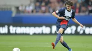 Вместо тризъбеца, халф прати ПСЖ на върха