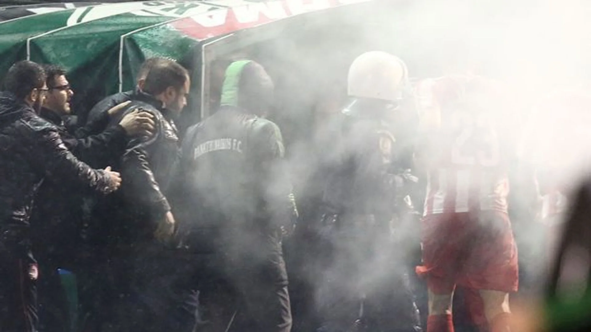 Гърция обяви война на футболното хулиганство - отмени всички мачове от елита
