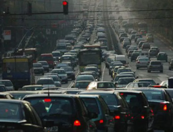 Великото преселение започна: 500 коли на час напускат София