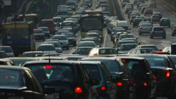 Великото преселение започна: 500 коли на час напускат София