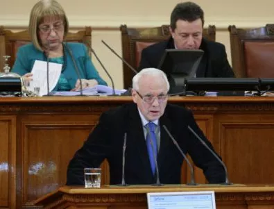 Велизар Енчев официално предложи да се намалят депутатските ваканции