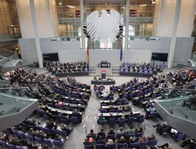 За първи път намаляват заплатите на депутатите в Германия