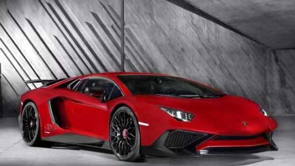 Повече мощ и по-малко тегло за Aventador LP 750-4 SV