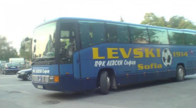 Бултрасите атакуваха и автобуса на Левски в Пловдив (СНИМКА)