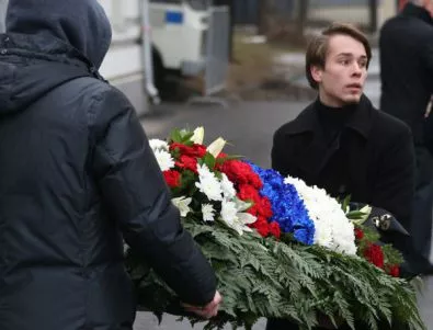 Медведев изпрати венец за погребението на Немцов