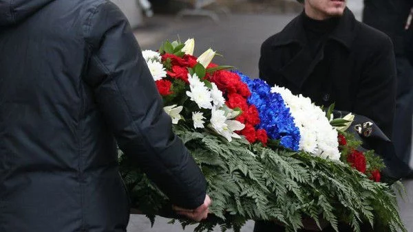 Медведев изпрати венец за погребението на Немцов