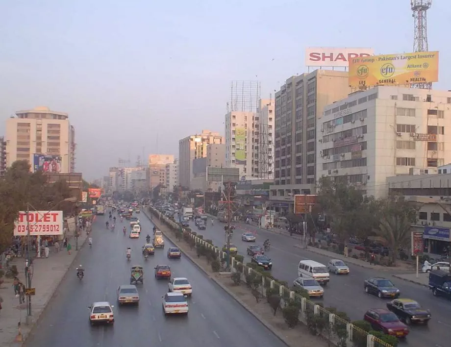 След бум на заразени: Локдаун в пакистанския град Карачи