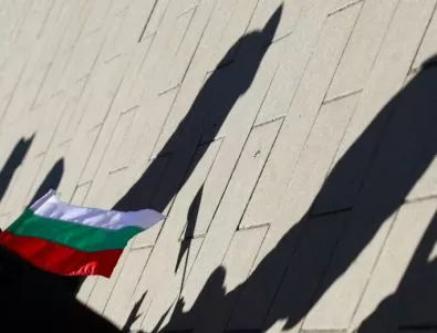 Вдигат 6-метров паметник на българските революционери в София