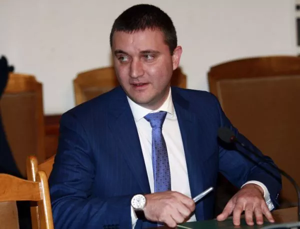 Горанов не намери вина в държавата за акцизните складове и за скъпите горива