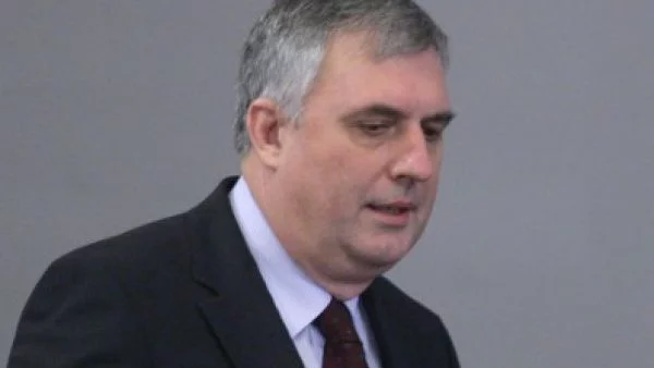 Калфин се срещна с протестиращите родители на деца с увреждания