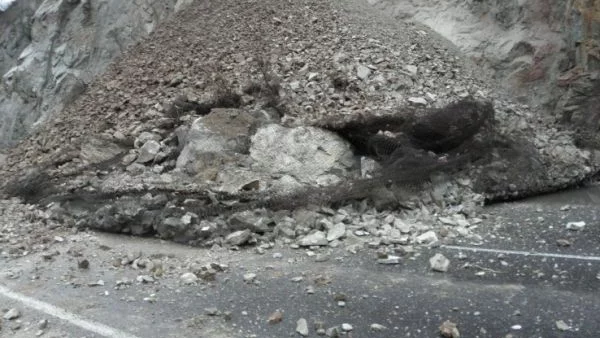 Кабинетът предлага забрана на строежите в свлачищни райони