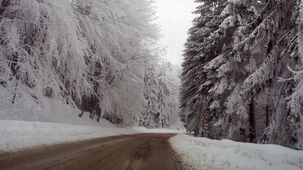 Червен код за сняг изправя на нокти Южна България утре