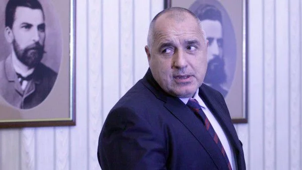 Всеки като дойде в Банкя, все едно е цунал папата по ...