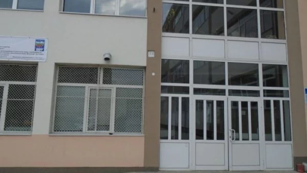 Съдът обяви сградата на НГДЕК за опасна, Министерството на културата ще обжалва