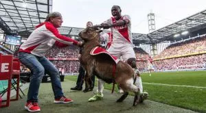 ВИДЕО: Играч на Кьолн пощуря: развъртя козела на отбора