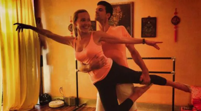Джокович в нова светлина - играе балет с Йелена