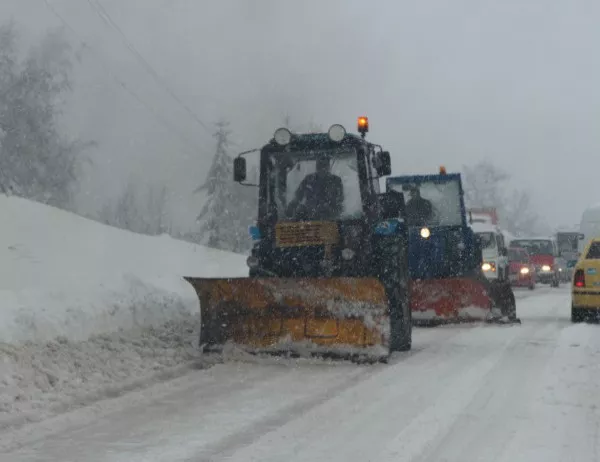 АПИ: Над 500 снегорина работят, пътищата са проходими
