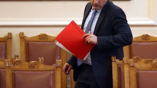 Москов ще обсъжда бъдещето на Тетевенската болница. Чака доклада за починалото бебе
