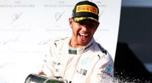 Хамилтън стартира защитата с победа в Мелбърн