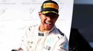 Лауда: Люис ще кара още 3 години за Мерцедес, гарантирам