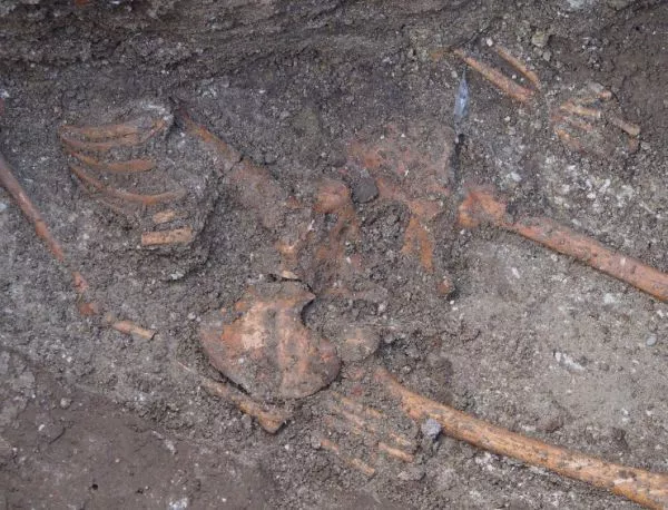 Археолози изровиха скелет в центъра на Варна 